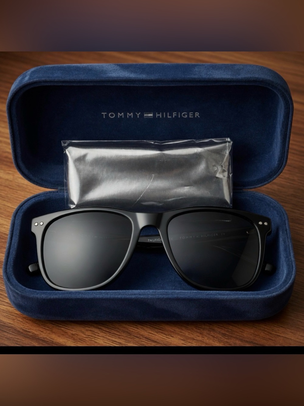 Tommy Hilfiger Men’s Sunglasses Rectangular Black Frame w/ Case